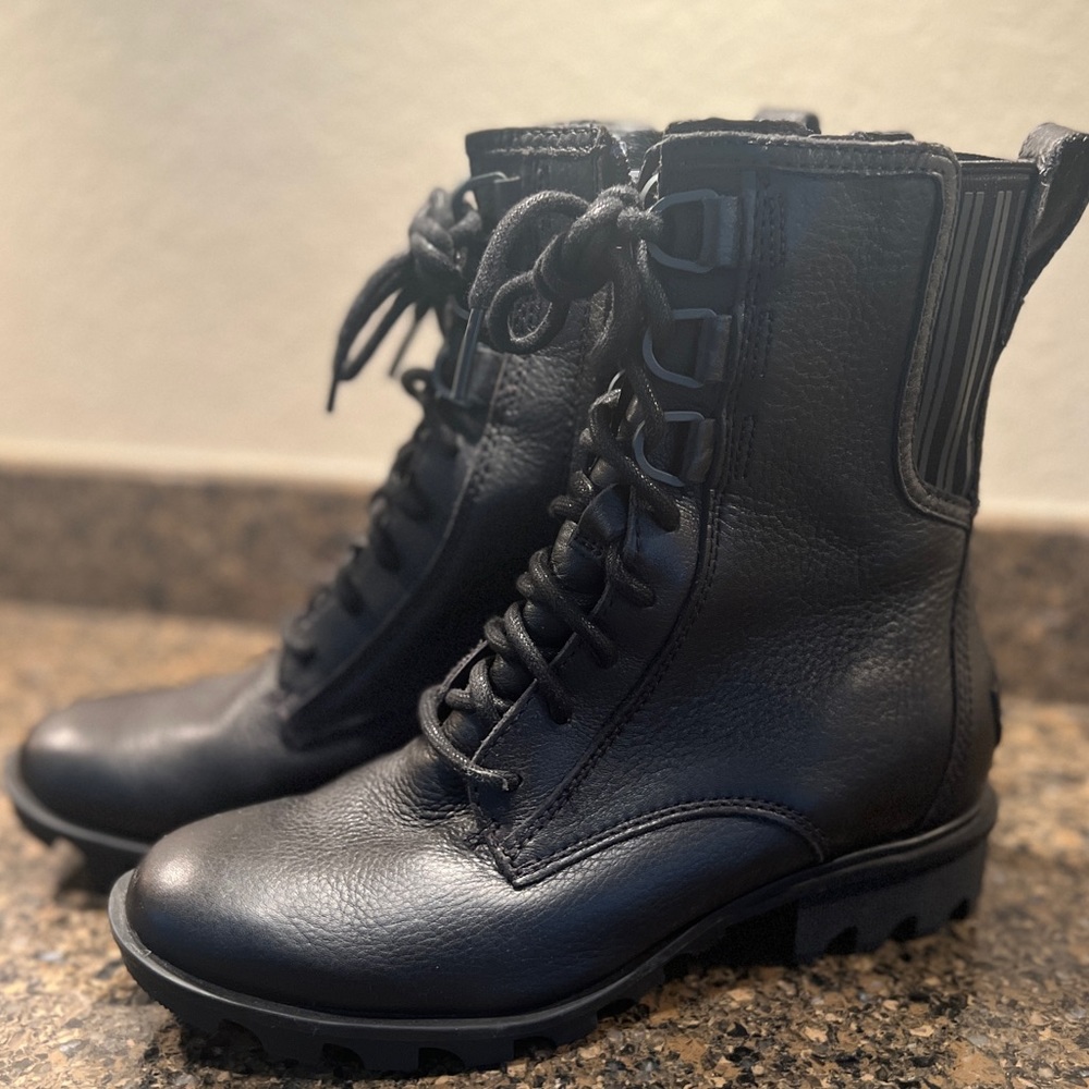 Excellent cond - Sorel boots